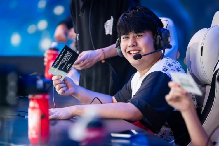 你越靠近真 你越靠近真